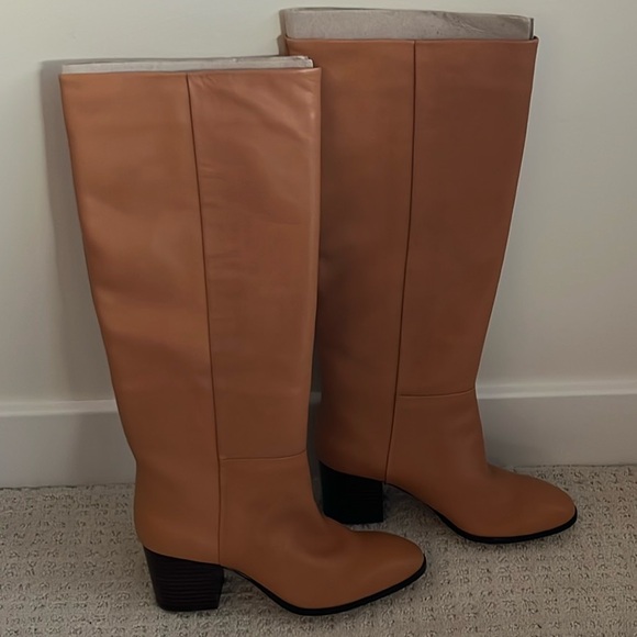 Like new leather knee high boots - Picture 2 of 5